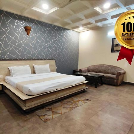 Hotel Blue Bell - Karol Bagh New Delhi Bagian luar foto