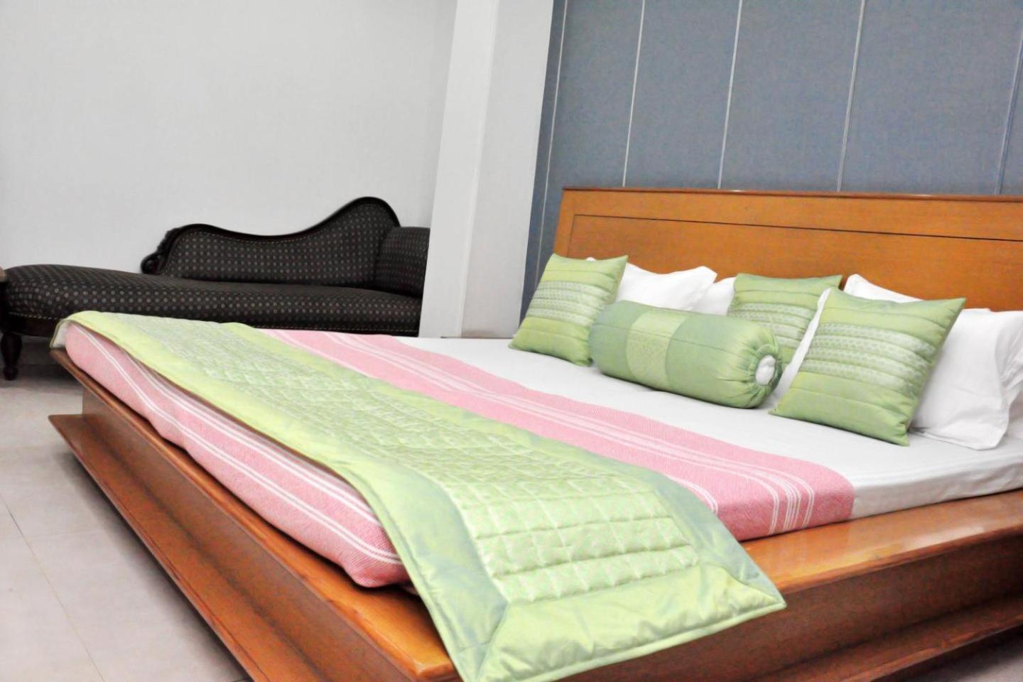 Hotel Blue Bell - Karol Bagh New Delhi Bagian luar foto