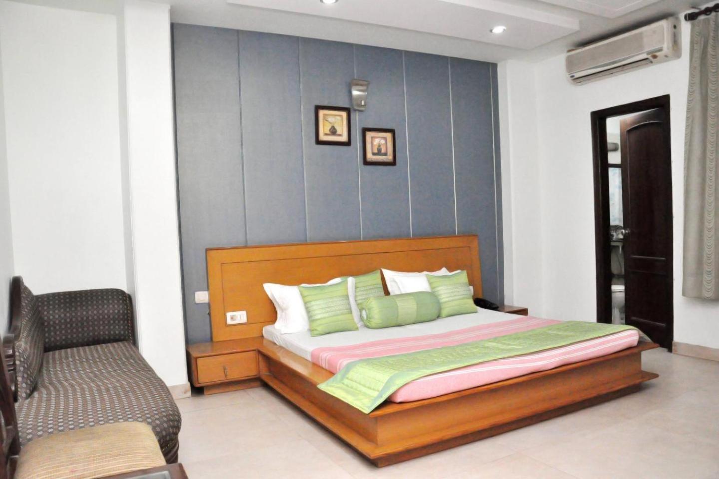 Hotel Blue Bell - Karol Bagh New Delhi Bagian luar foto