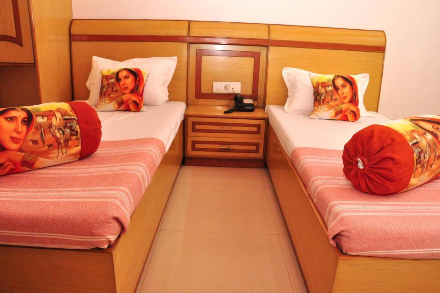Hotel Blue Bell - Karol Bagh New Delhi Bagian luar foto