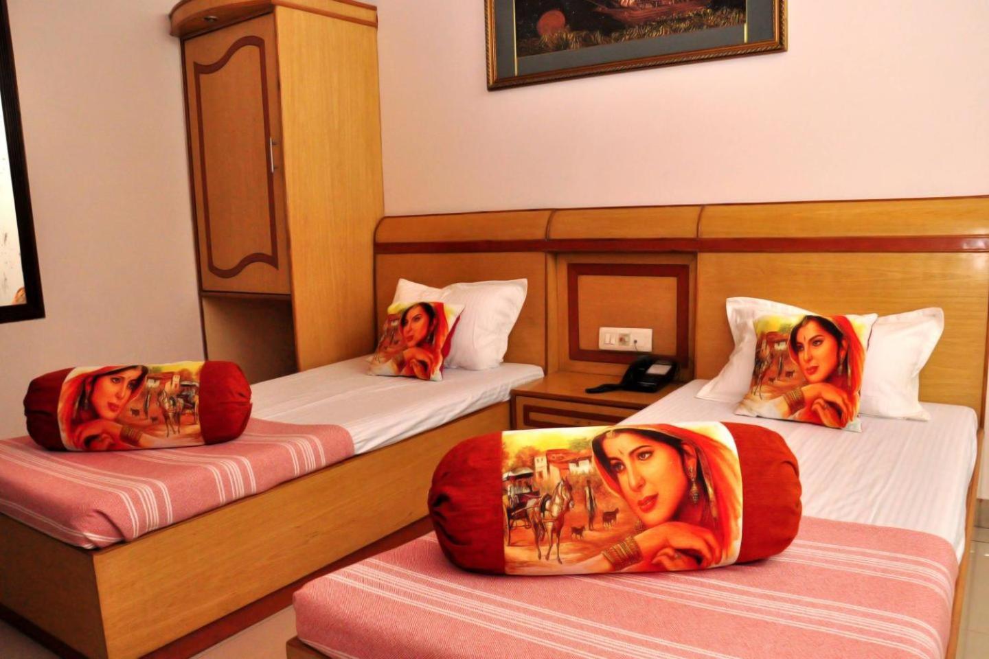 Hotel Blue Bell - Karol Bagh New Delhi Bagian luar foto