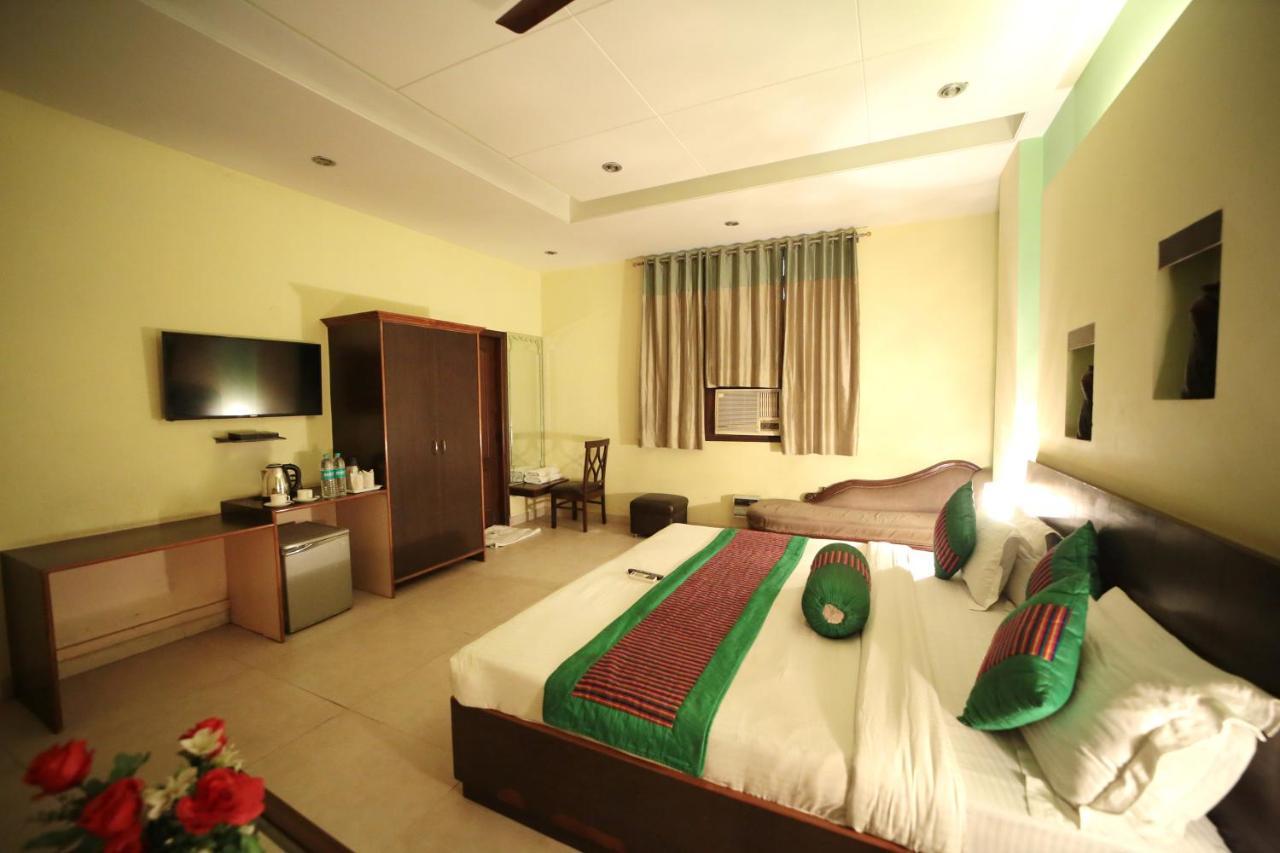 Hotel Blue Bell - Karol Bagh New Delhi Bagian luar foto
