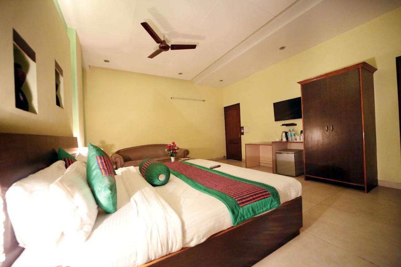 Hotel Blue Bell - Karol Bagh New Delhi Bagian luar foto