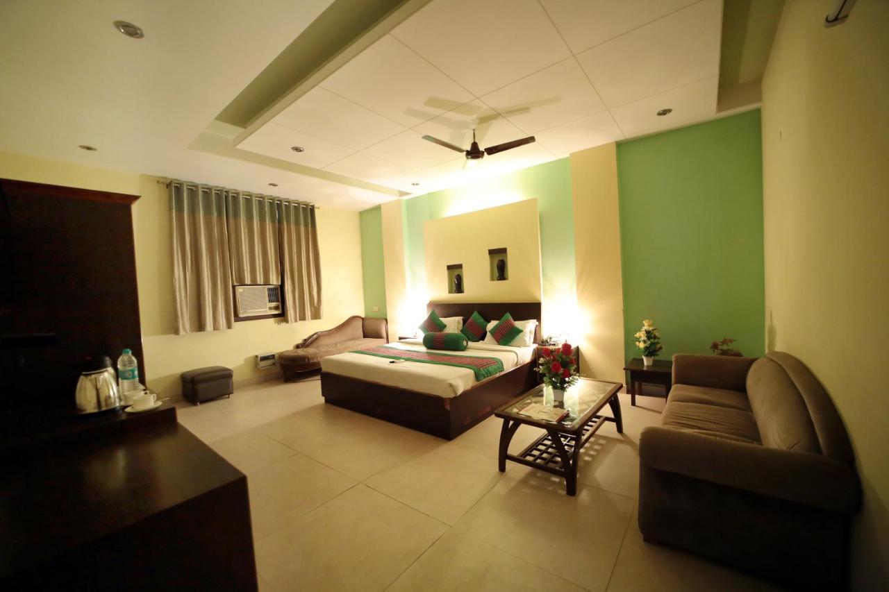 Hotel Blue Bell - Karol Bagh New Delhi Bagian luar foto
