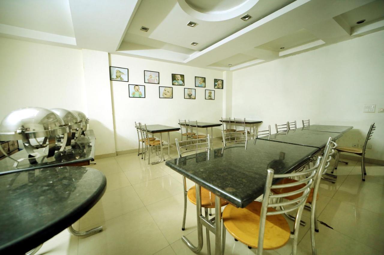 Hotel Blue Bell - Karol Bagh New Delhi Bagian luar foto